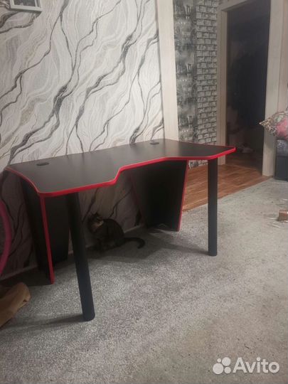 Компьютерный стол игровой геймерский