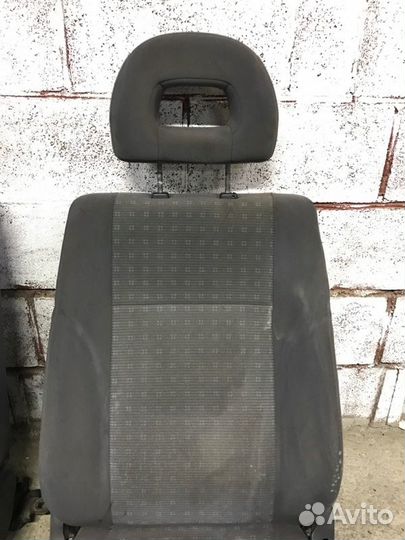 Комплект передних сидений передний Mitsubishi