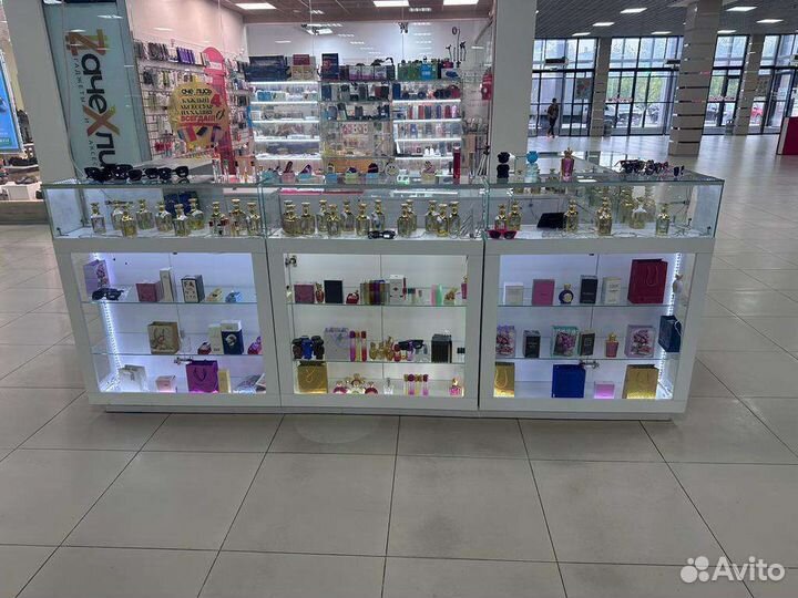 Пустые флаконы от парфюма и остаток флакон