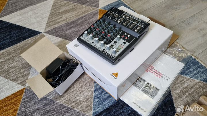 Микшер Behringer xenyx 802