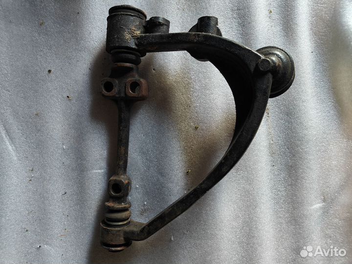Рычаг верхний