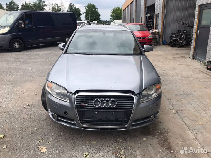 Панель приборов (щиток) Audi A4 B7 2004 8E0920931B