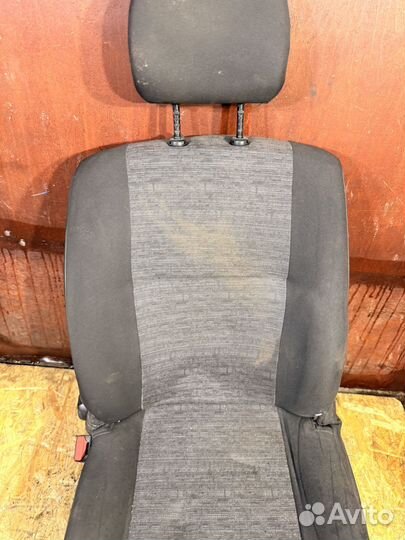 Сиденье переднеп левое Renault Duster 1