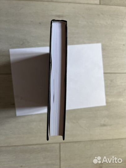 Продам книгу 'Бегущая с волками' новая