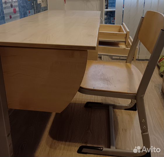 Стол школьный со стулом
