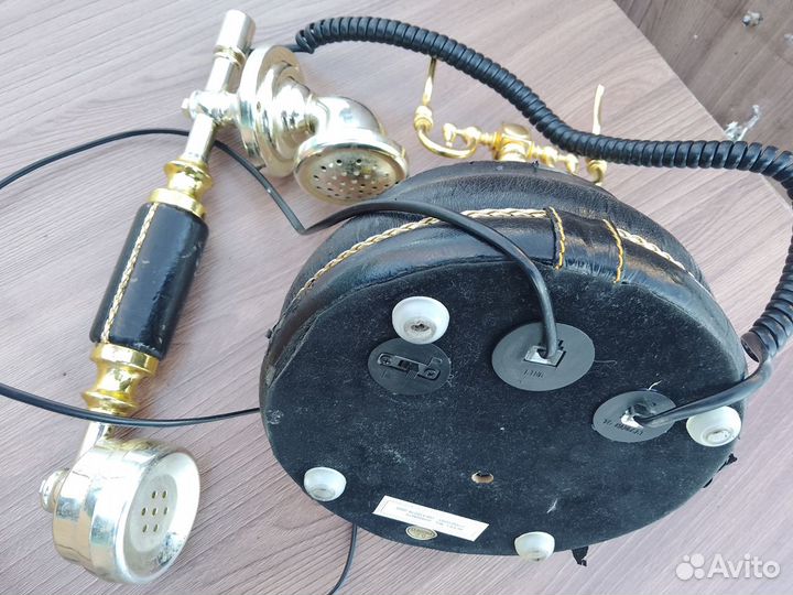 Ретро телефон. Проводной