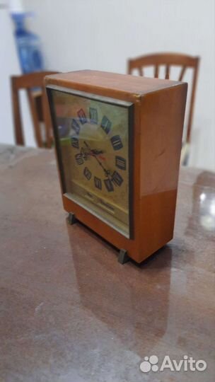 Часы Янтарь с календарём