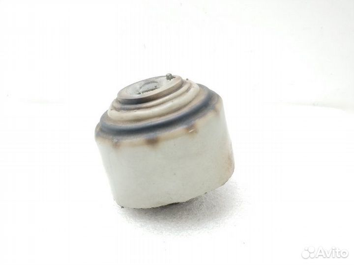 Опора двигателя передняя Mercedes-Benz C-Class