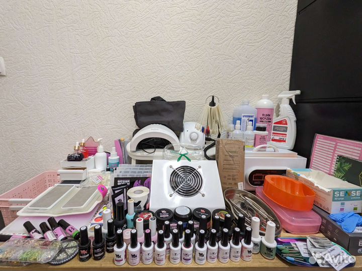 Всё для работы мастера маникюра