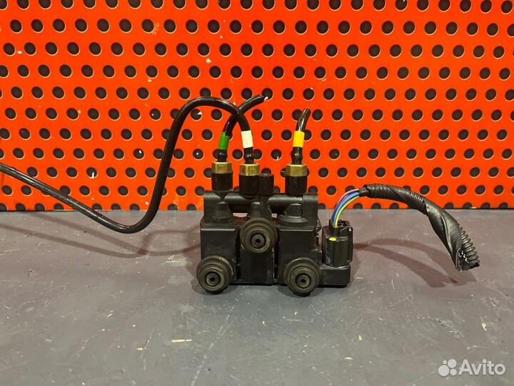 Блок клапанов пневмоподвески Land Rover Range