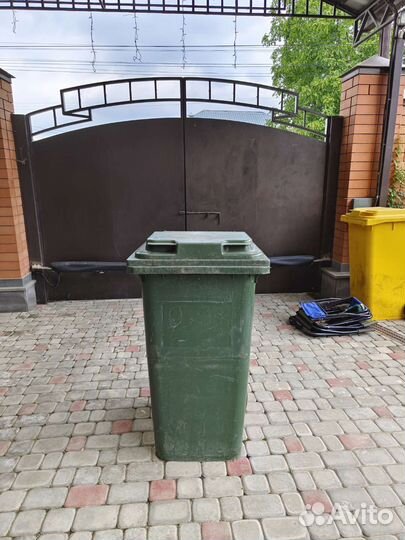 Мусорный бак на 240 литров