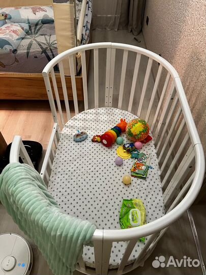 Детская кроватка с маятником и балдахином