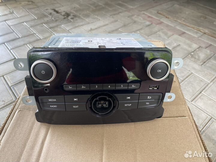 Штатная рамка магнитола renault duster