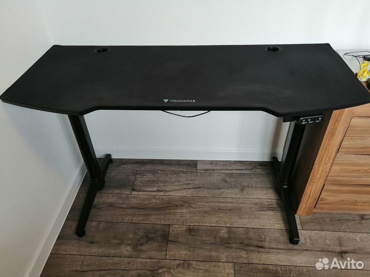 Стол компьютерный ThunderX3 ED7