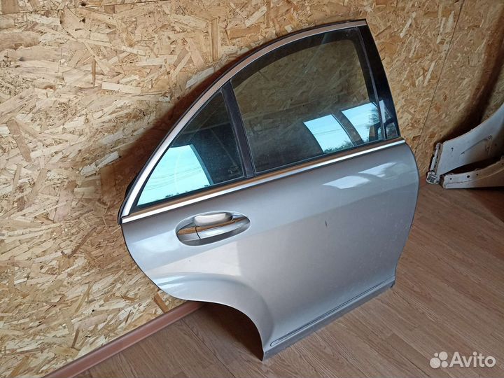 Дверь задняя правая Mercedes W221 S класс