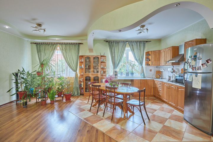 Дом 237 м² на участке 9 сот.