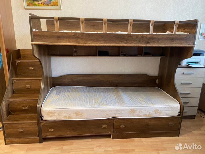 Двухъярусная кровать бу с матрасами