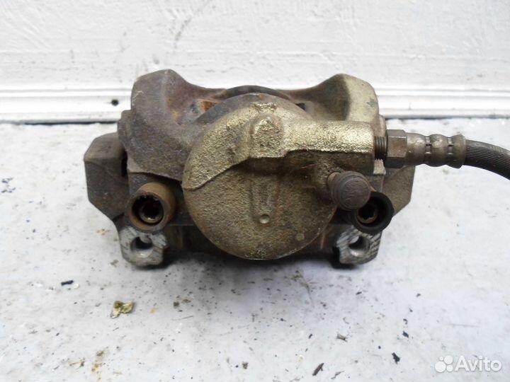 Суппорт передний правый Volvo V60 1 (FW,FZ)