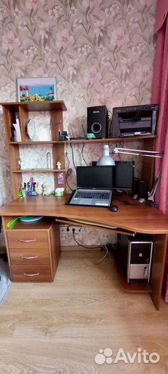 Компьютерный стол