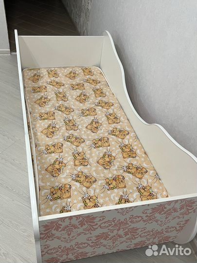 Детская кровать с матрасом