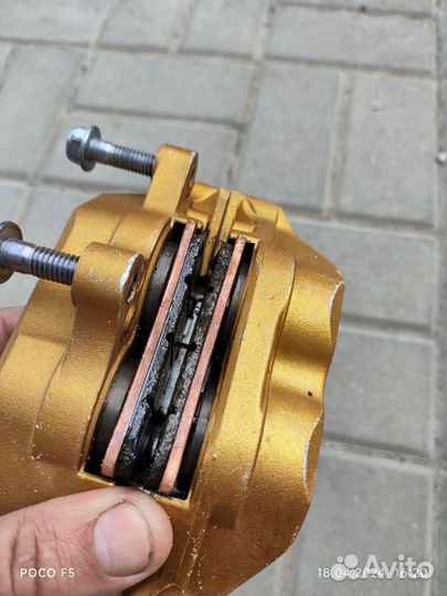 Передний суппорт nissin на Honda CBR600RR