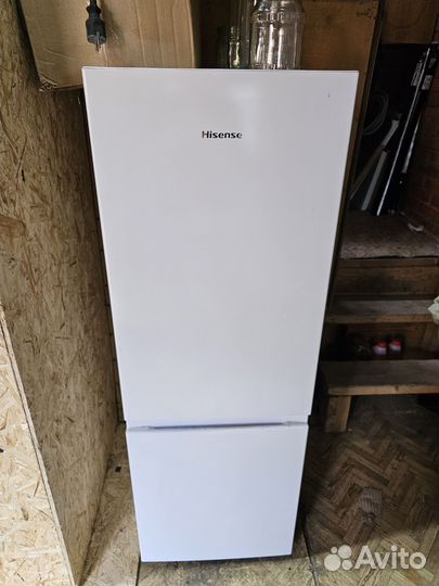 Холодильник Hisense RB222D4AW1