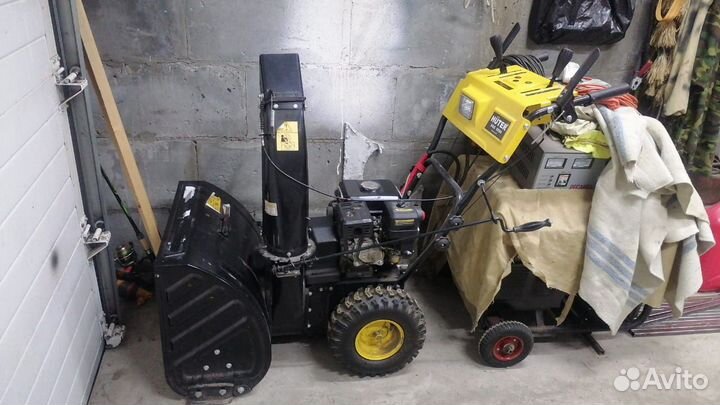 Снегоуборщик бензиновый