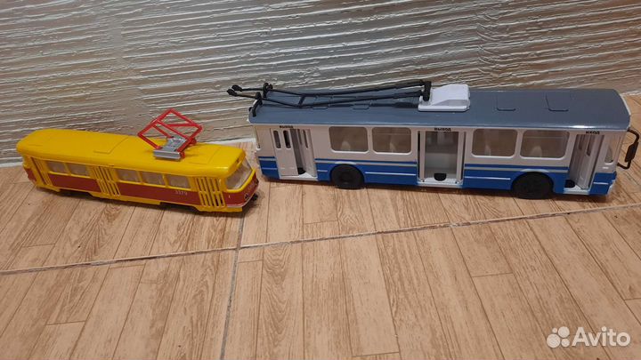 Игрушка автобус трамвай