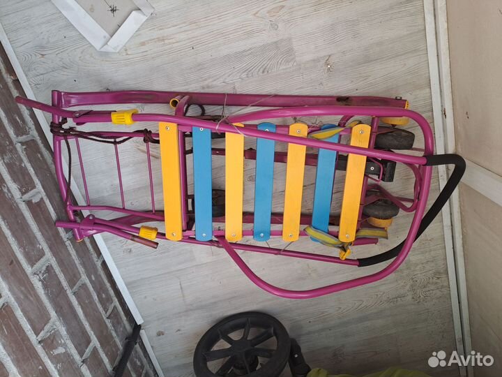 Санки сломанные