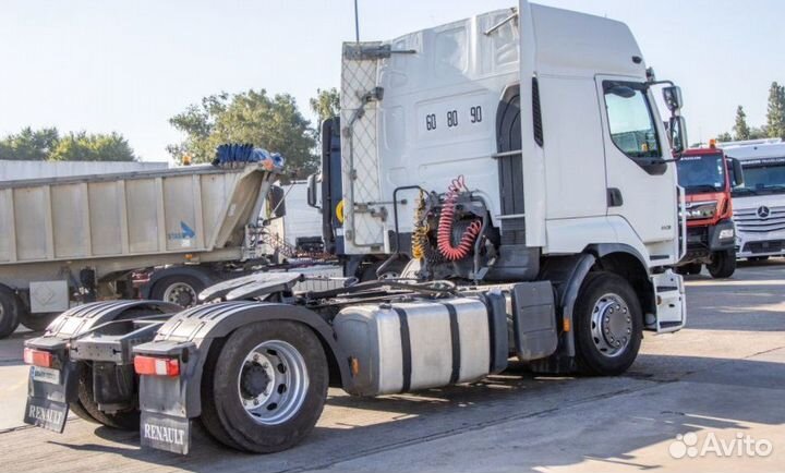 В разборке грузовик Renault, Premium II с 2007