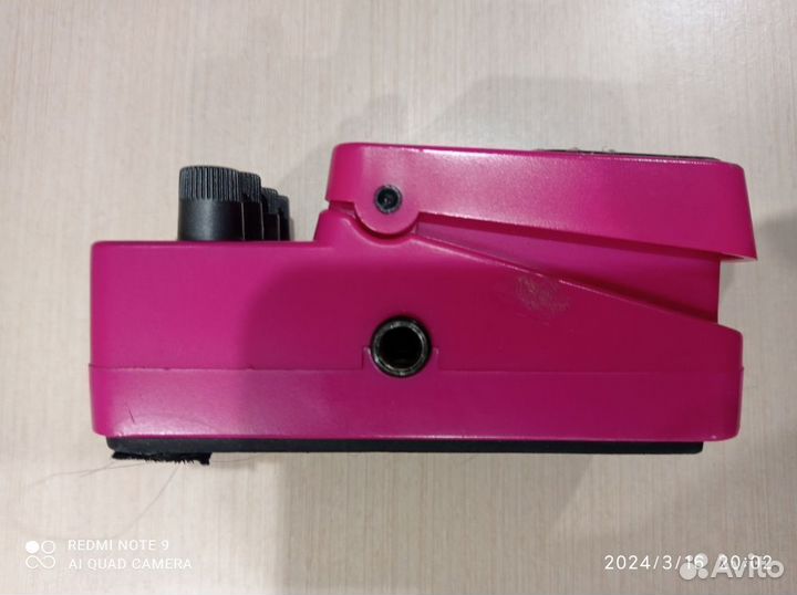 Педаль для электрогитары Behringer