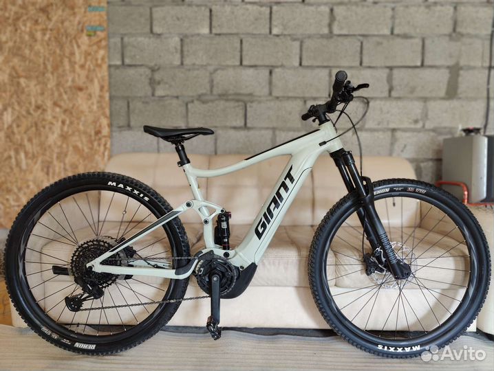 Giant Stance E+ 1 (Bosch Yamaha e-bike)