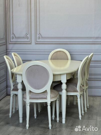 Стол и стулья
