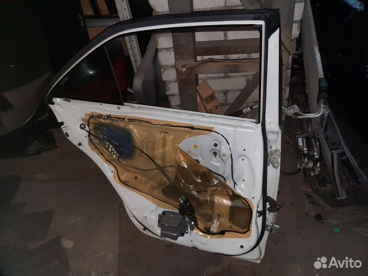 Задняя Дверь на Toyota Camry V40 Прав/Лев