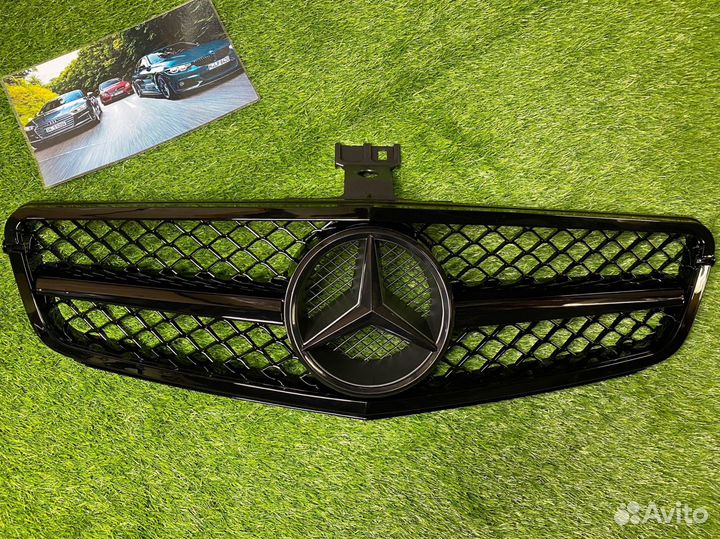 Решетка радиатора Mercedes W204 черная в сборе