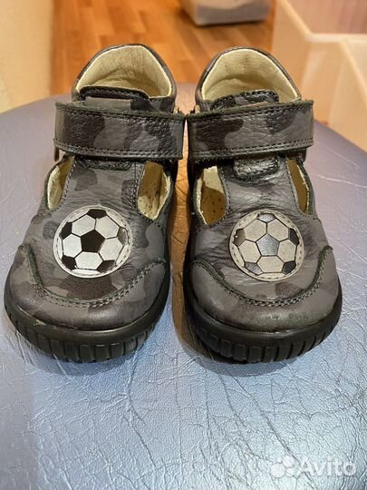 Детские туфли