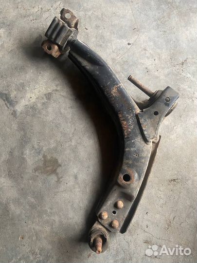 Передний правый рычаг Шевроле Ланос нексия