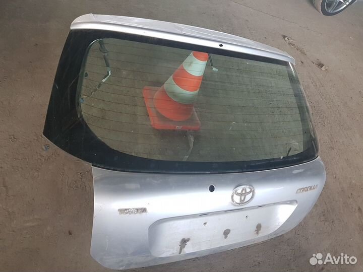 Крышка багажника Toyota Corolla E12 2001-2007