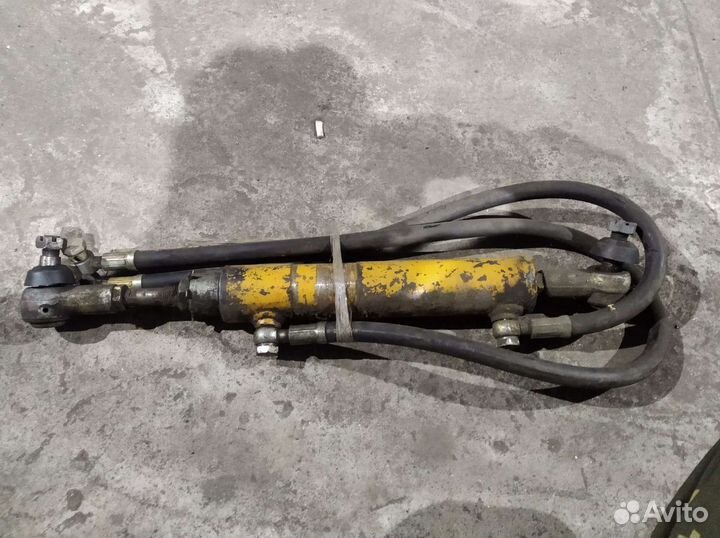 Рулевой цилиндр