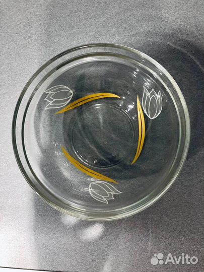 Салатник с крышкой