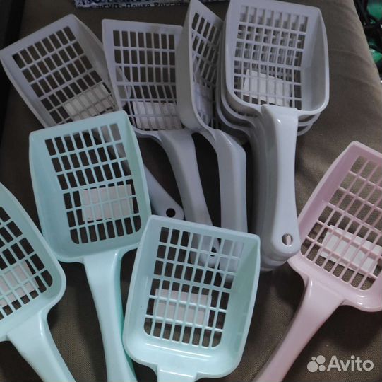 Миски, совки, лоток, игрушки, зуб щетка (обмен)