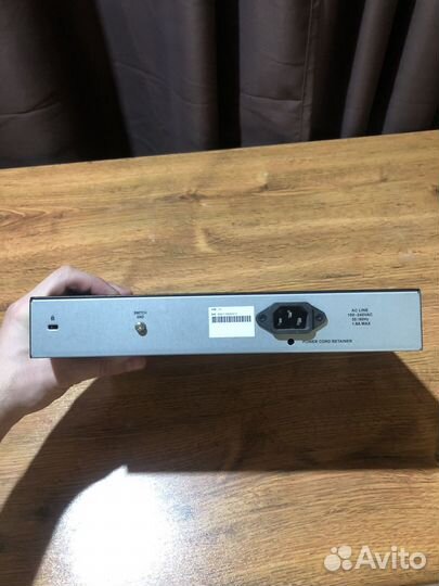 Комутатор dlink 1018p
