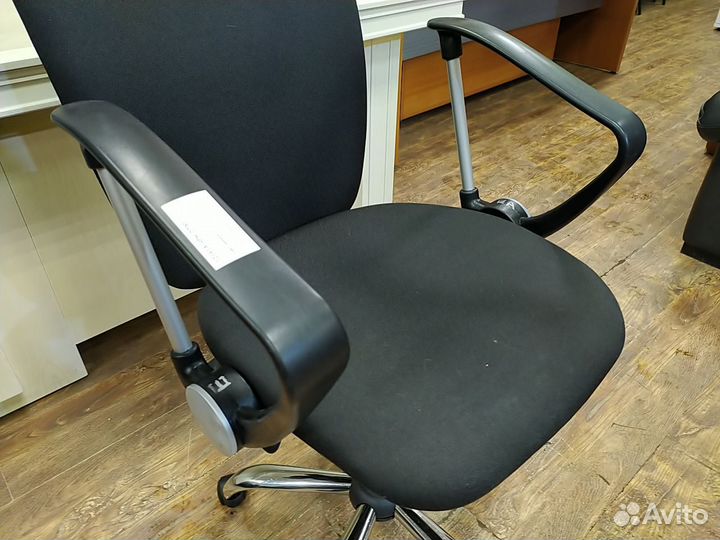 Кресло для персонала б/у CH-9801 хром 12161А-чрн