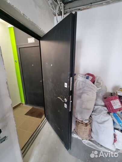 Продам входную, металлическую дверь с новостройки