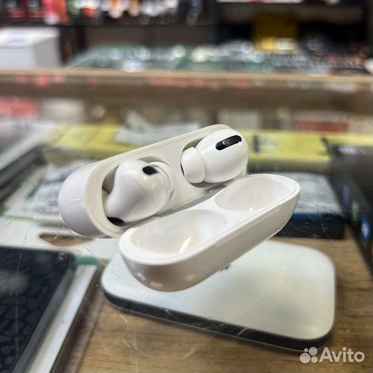 Наушники Apple AirPods Pro