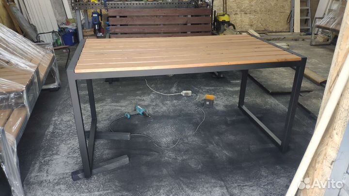 Садовый стол