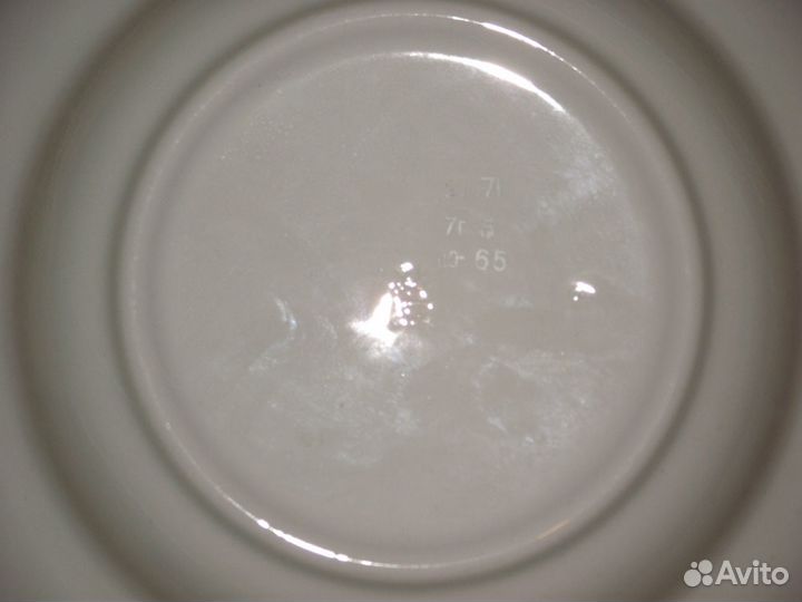 4 Фаянсовых больших, глубоких и 9 мелких тарелок