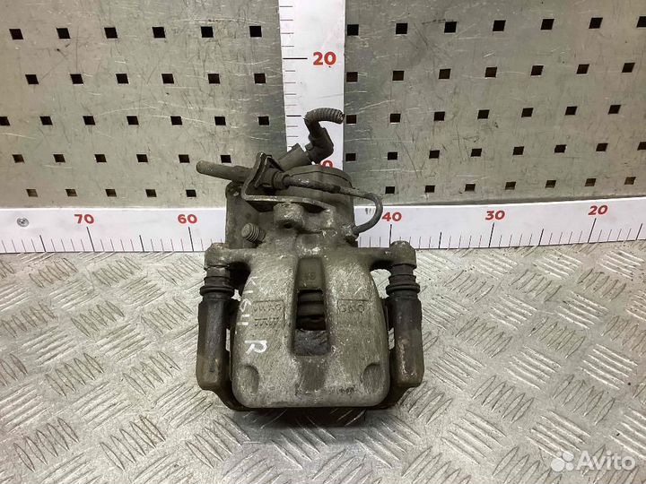 Суппорт задний правый Volkswagen Passat