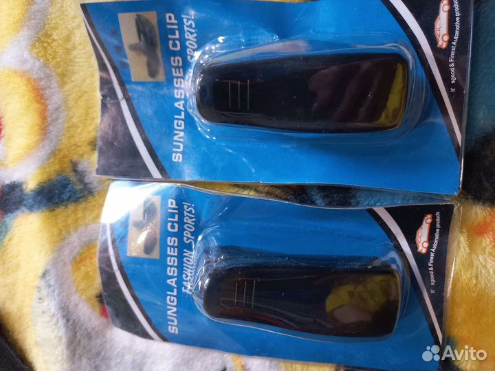 Клипса (держатель) для очков в авто