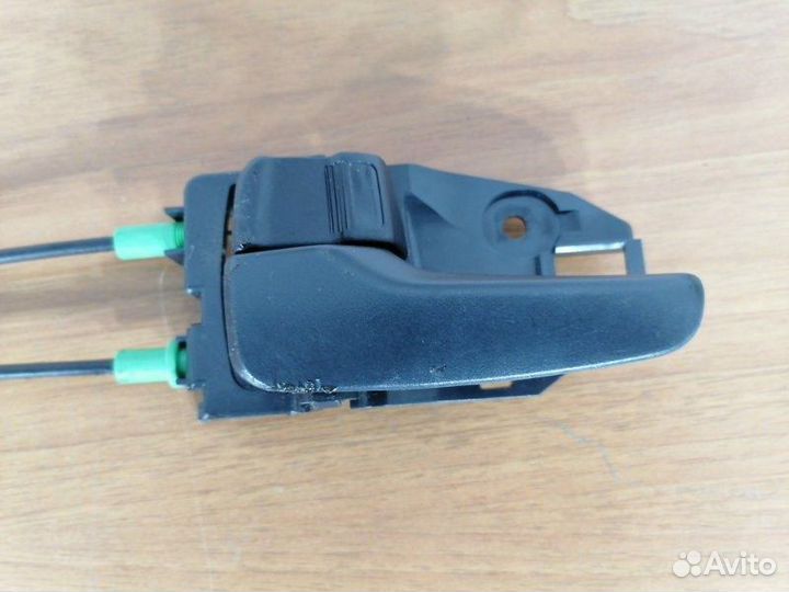 Замок двери передний левый Mitsubishi Delica D:5